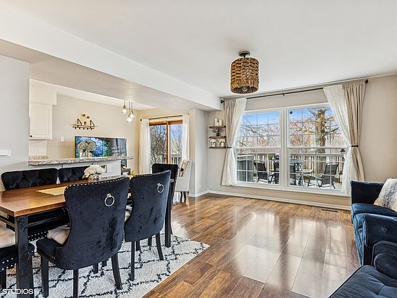4th image of 1655 College Green Dr