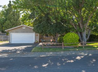 374 Grandview Ln, Grants Pass, OR 97527