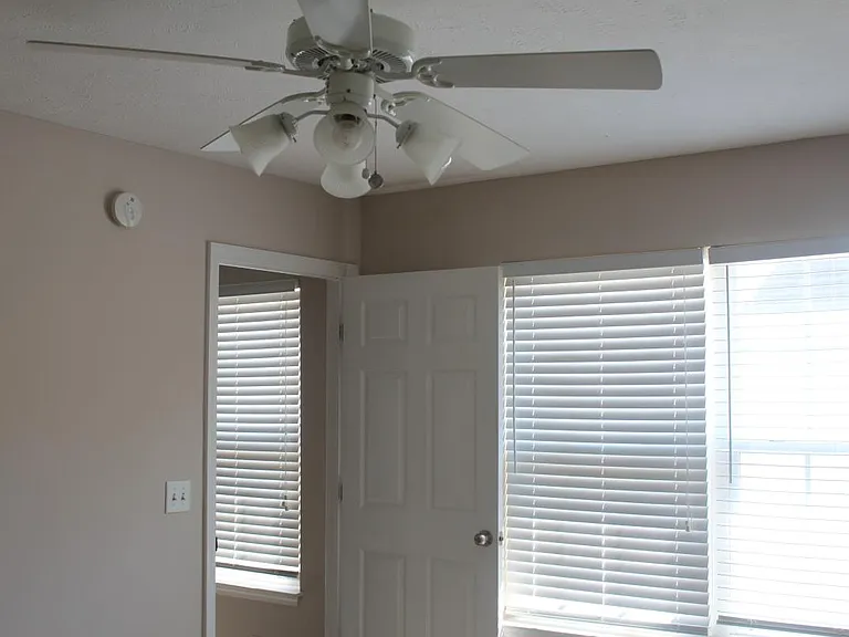 922 Wolves Den Pl — Photo 2