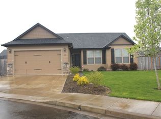 1045 S 40th Pl, Springfield, OR 97478