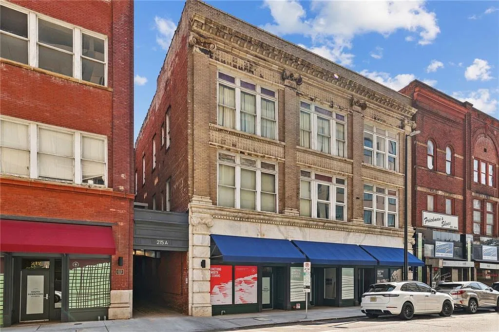 1 bed, 1.0 bath, 1262 sqft, $2,200 — Photo 1