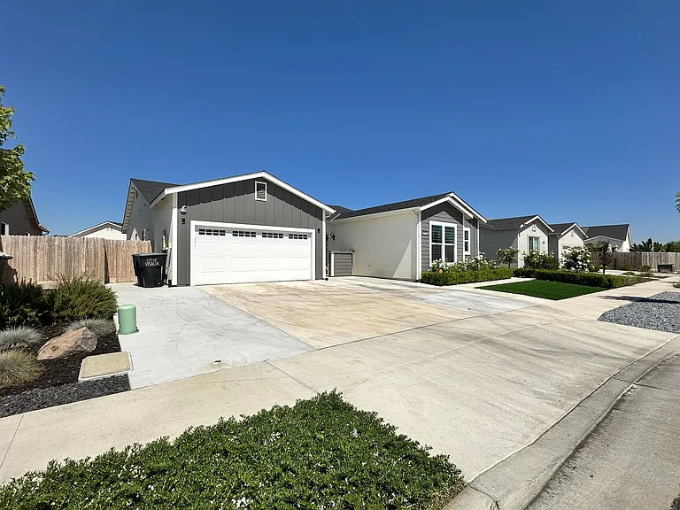 3803 N Santa Fe St — Photo 4