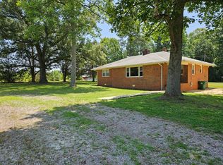 2477 Meadow Rd, Sandston, VA 23150