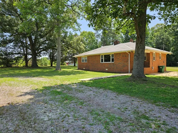 2477 Meadow Rd, Sandston, VA 23150