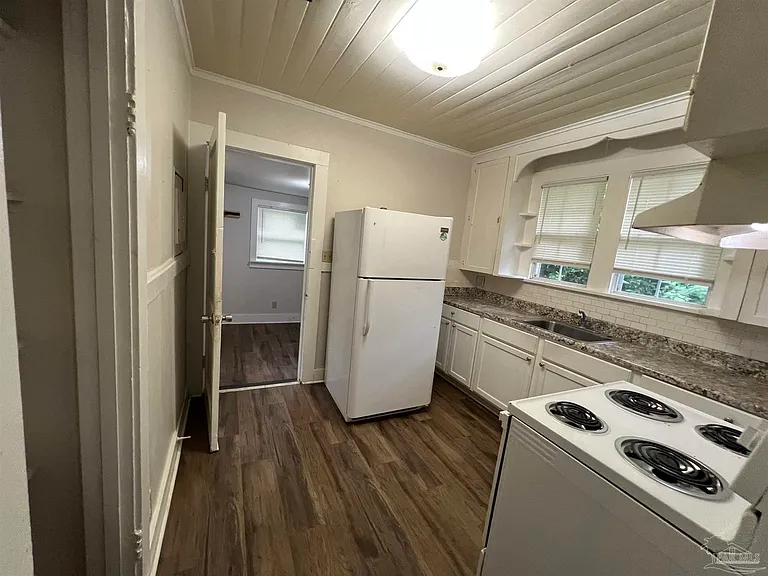 3104 W Gadsden St — Photo 5