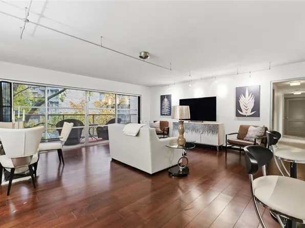 310 W 49th St APT 403, Kansas City, MO 64112