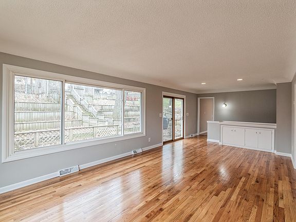 5th image of 1717 Meadowlane Ave