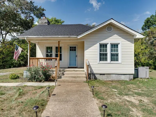 430 W Circle Dr, Rossville, GA 30741