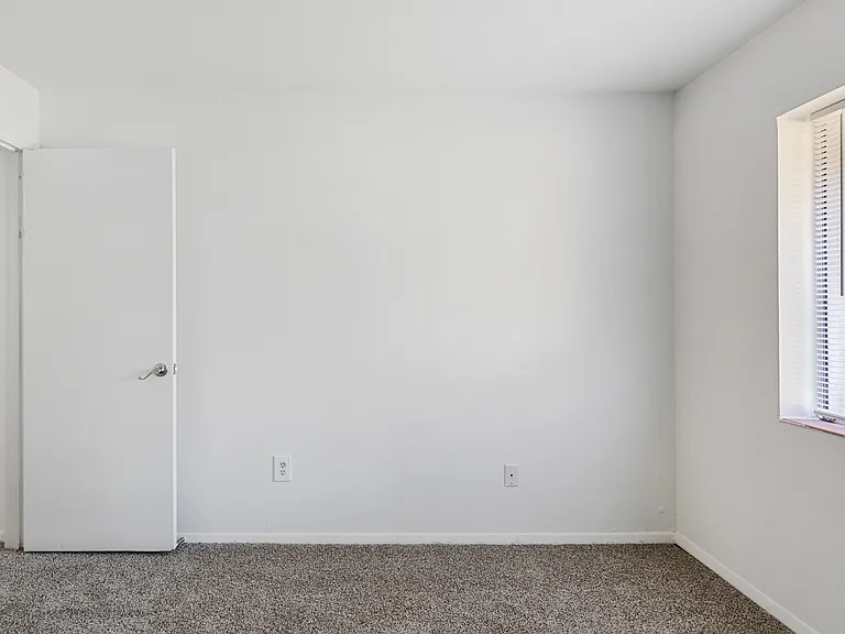 Fairway Club Apartments — Photo 59