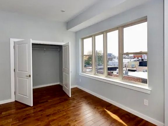 5th image of 2015 S Hutchinson St Unit 4