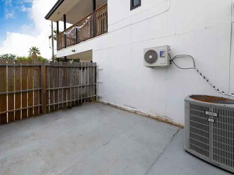 3637 Lamont St #B — Photo 9