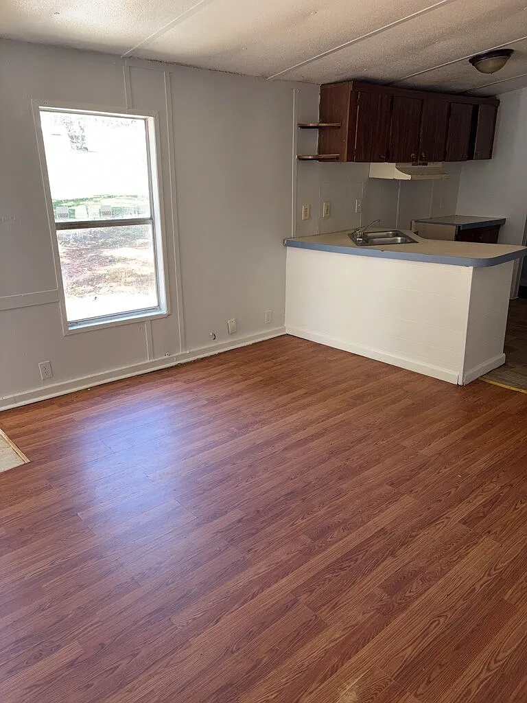 2 bed, 1.5 bath, $800 — Photo 3