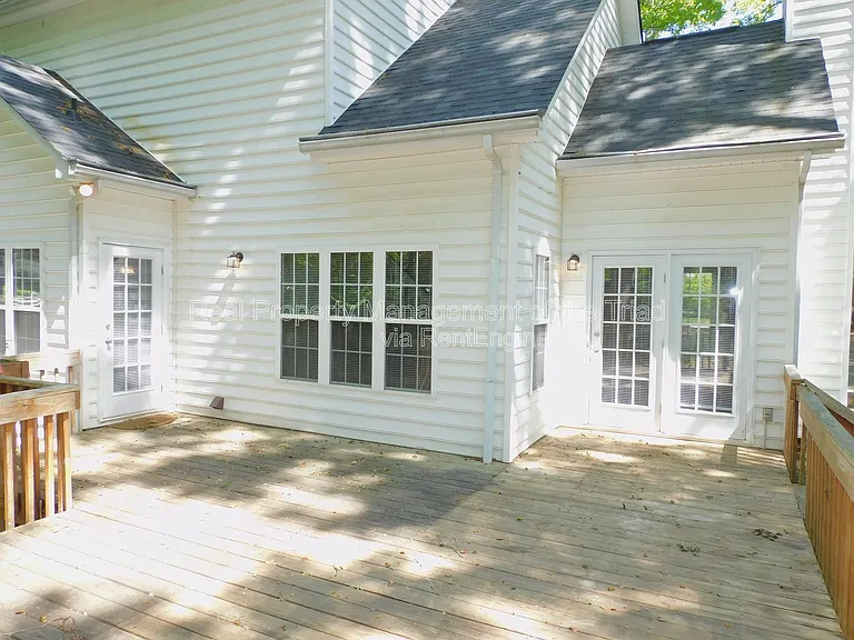 7185 Avenbury Cir — Photo 26