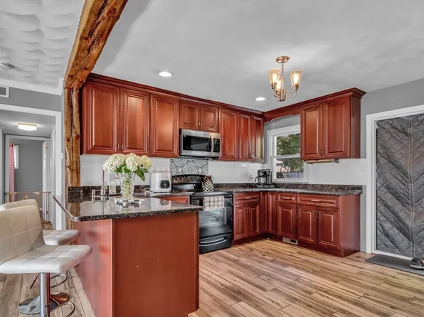 98 Turgeon Ave, Dracut, MA 01826