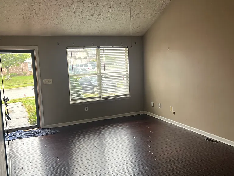 425 Polk Manor Dr — Photo 9