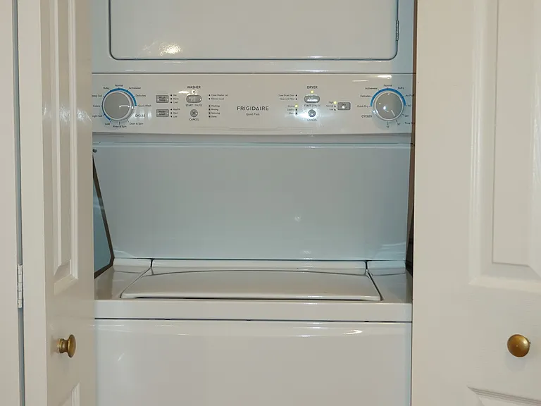 914 Coleman St SW — Photo 3