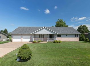 510 Oakwood Cir, Coal Valley, IL 61240
