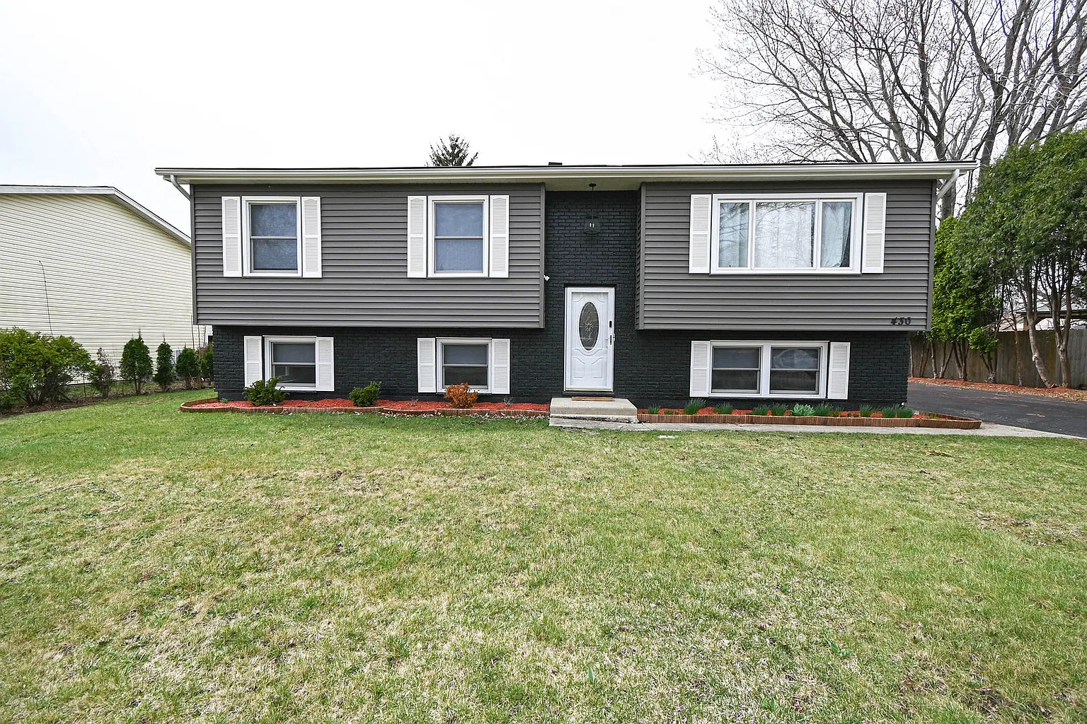 430 Garnett Ave photo 1