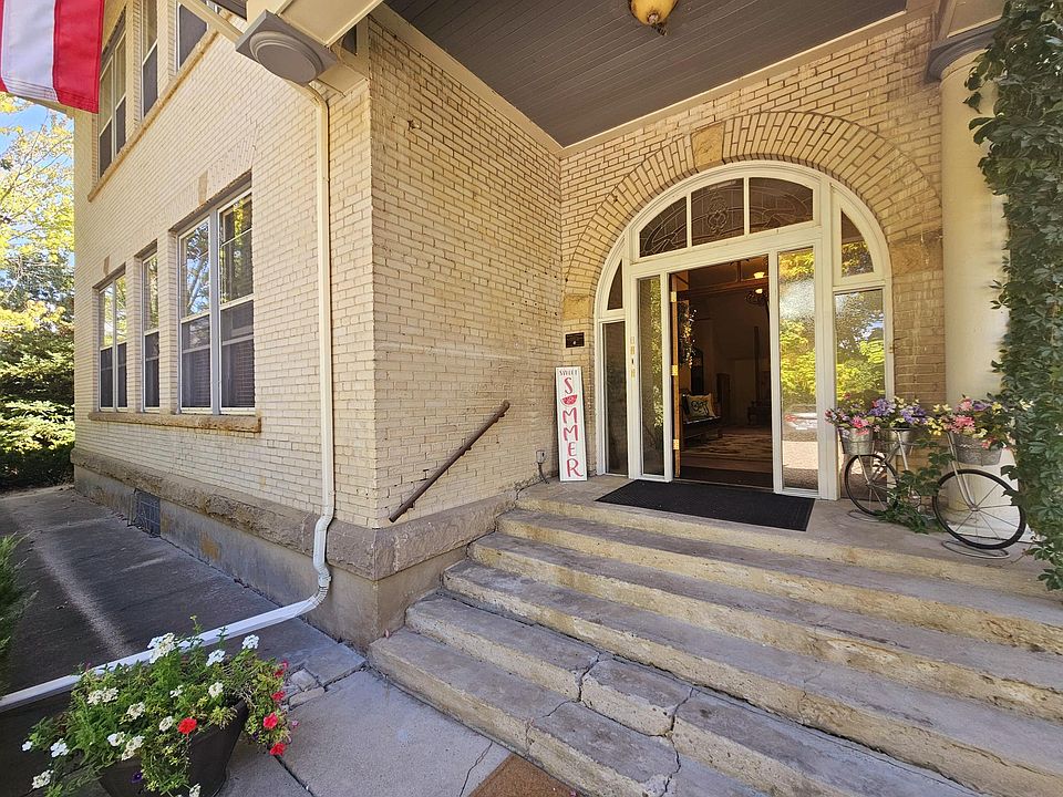 Historic Building in Historic Ustick Neighborhood. Building has been remodeled and updated. Good Vibes and Beautiful.