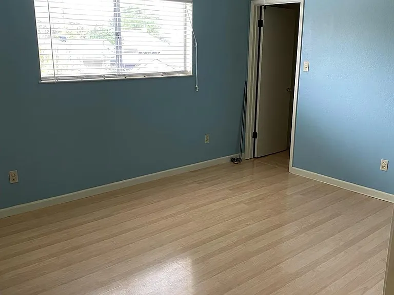 304 Edwards St — Photo 6