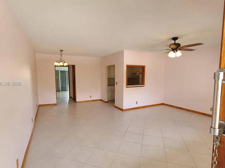 135 Coventry Pl #135-F — Photo 1