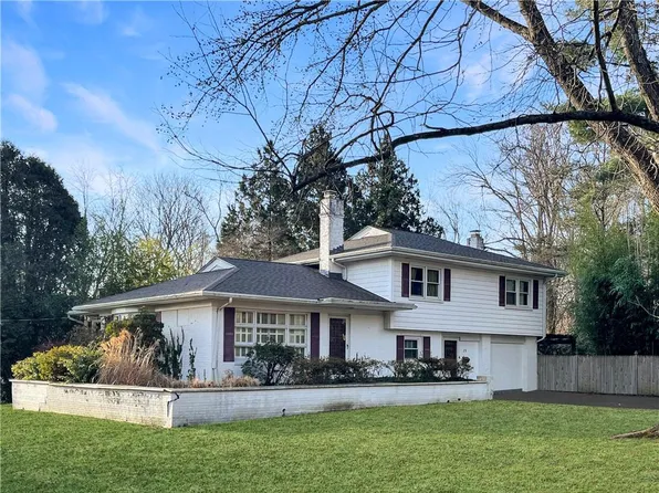 28 Hill Top Dr, Warwick, RI 02818