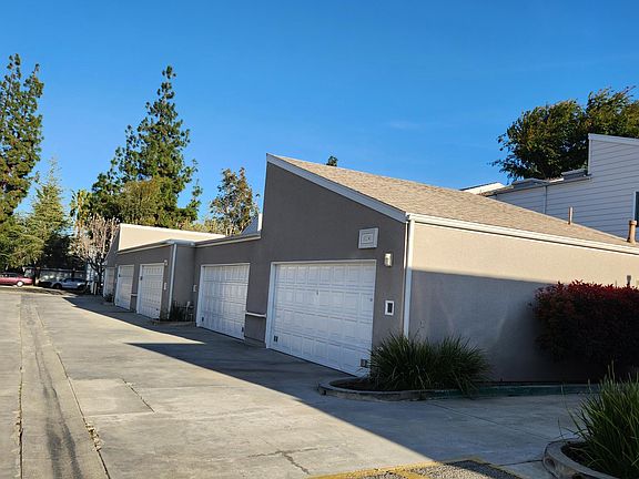 5th image of 10241 White Oak Ave Unit 6