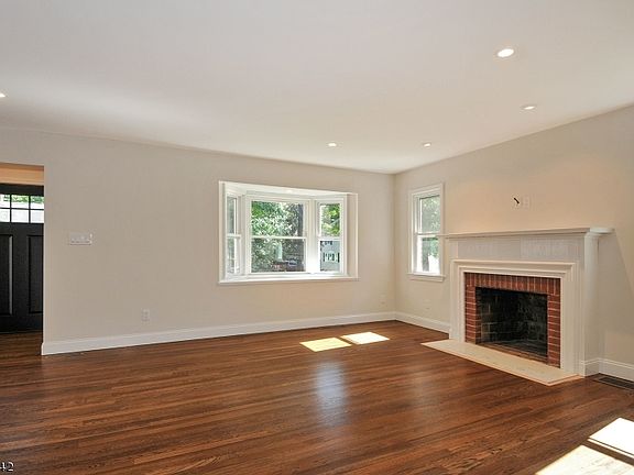 4th image of 28 Godfrey Ave