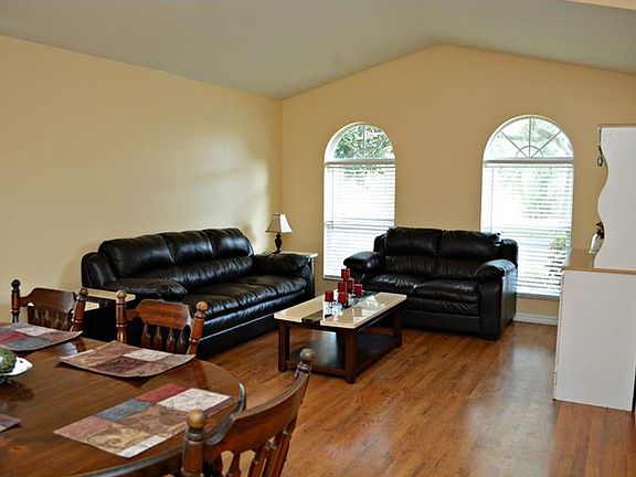 3rd image of 30723 Burleigh Dr