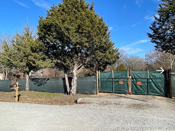 3rd image of 212 Cypress