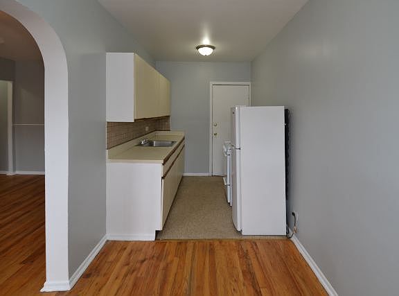2nd image of 4515 N Malden St #2C