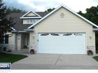 323 Hidden Ridges Ct, Combined Locks, WI 54113