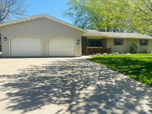 913 North COLUMBUS AVENUE, Marshfield, WI 54449