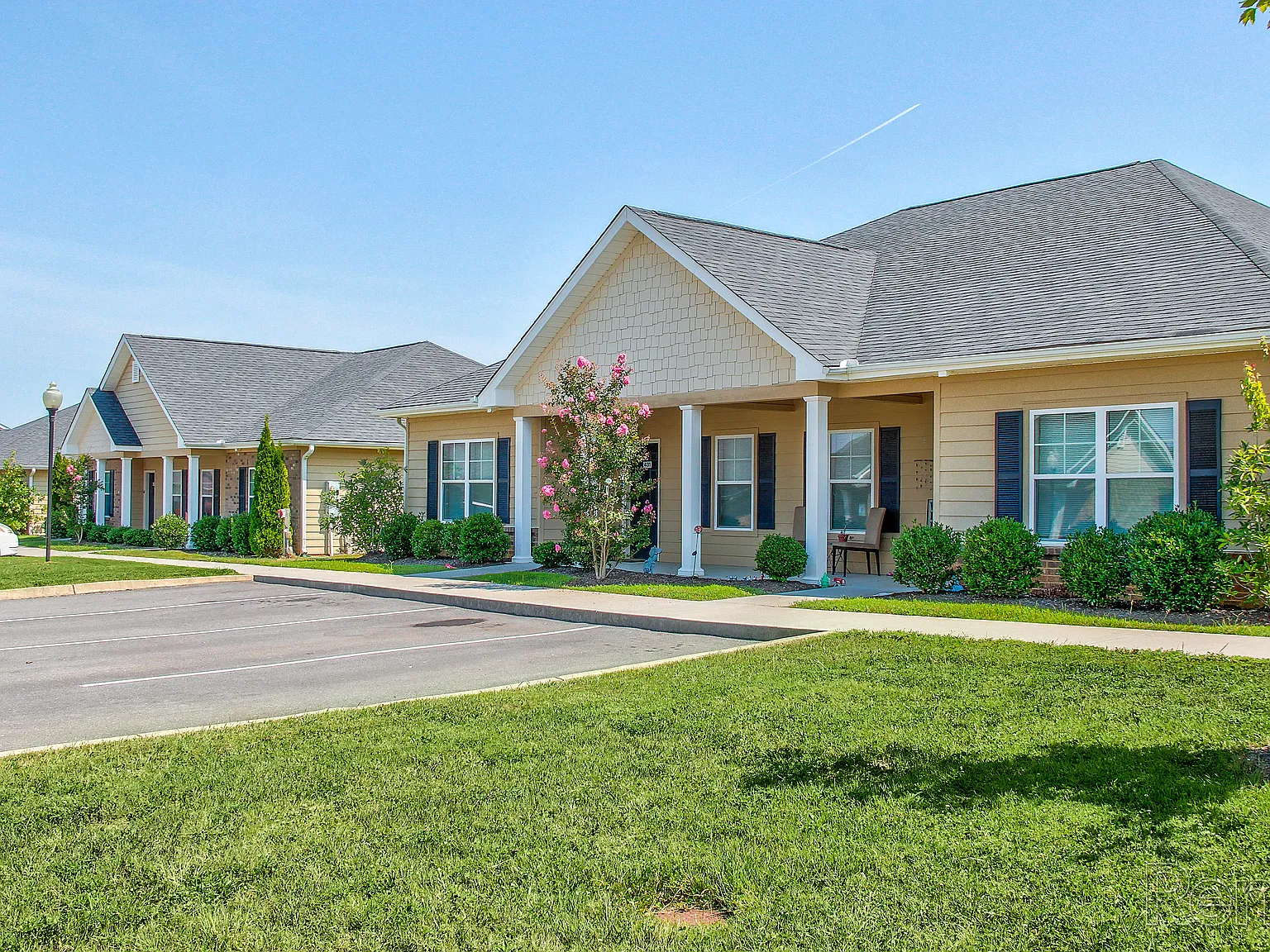 Knob Ridge Apartments — Photo 2