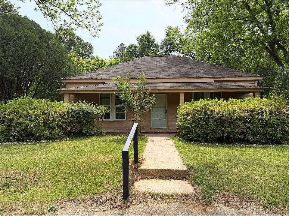 1st image of 146 Coombs Ave