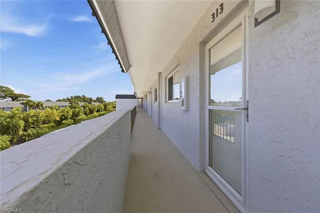 2 bed, 2.0 bath, 1600 sqft, $7,500 — Photo 2