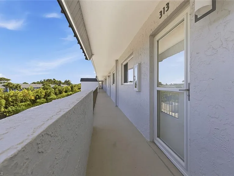 4200 Belair Ln #313 — Photo 2