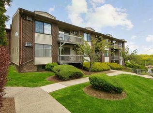 213 Country Club Ln, Pomona, NY 10970