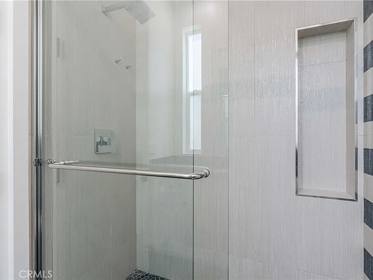 4435 Camellia — Photo 40