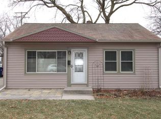 121 W Martin Ln, Milwaukee, WI 53207