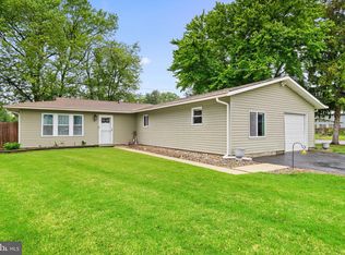 2 Buckingham Dr, Mount Holly, NJ 08060