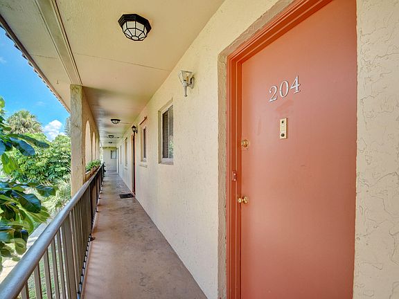 3rd image of 6100 Forest Hill Blvd APT 204