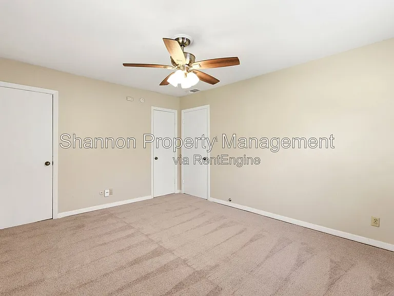 8406 Highcrest Dr — Photo 30
