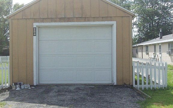3rd image of 284 N Forest Ave
