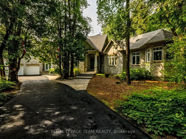 6196 Deermeadow Dr, Ottawa, ON K4P 1M9