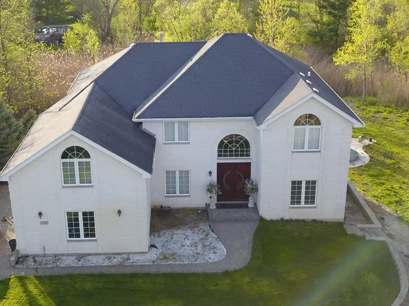 319 Royal Oak Ct, Steger, IL 60475