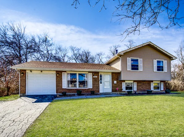 1052 Blackhawk Dr, University Park, IL 60484