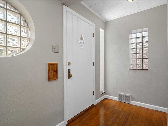 3rd image of 5719 Mardel Ave