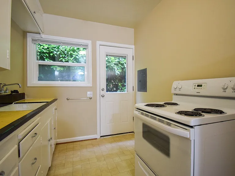 6615 SW Canyon Ln #1-7 — Photo 4
