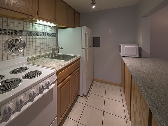 4th image of 530 W Barry Ave APT 2E